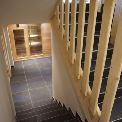 Ecureuil - escalier accès sauna et salle de billard
